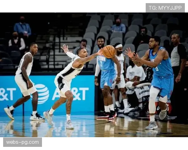 大连英博两翼齐飞战术特点 反击时一脚出球效率极高